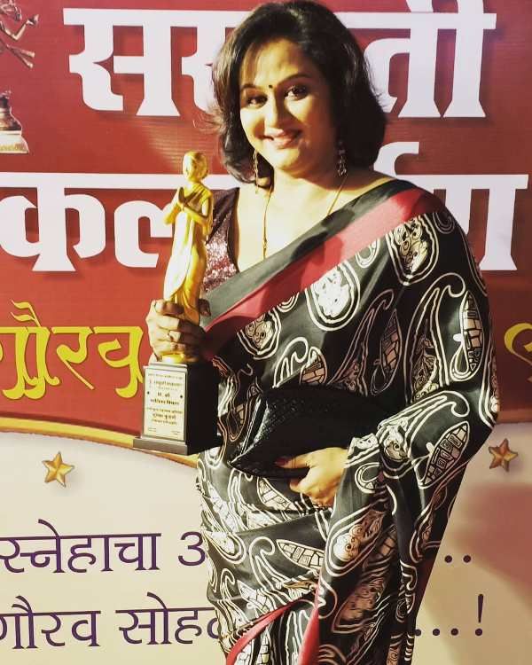Surekha wins Best Supporting Actress Award at Sanskruti Kala Darpan Awards in 2019