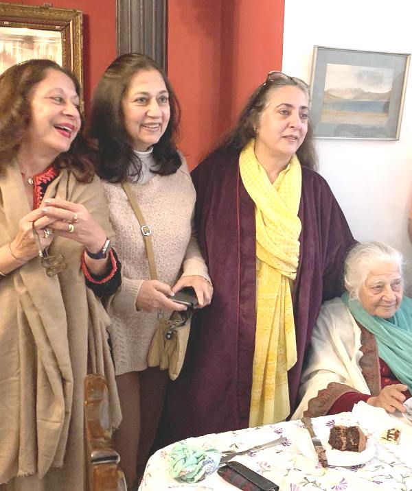 Tavleen Singh with her two sisters and mother