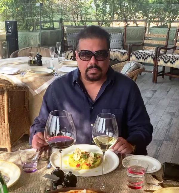 Vir Sanghvi with glasses of wine