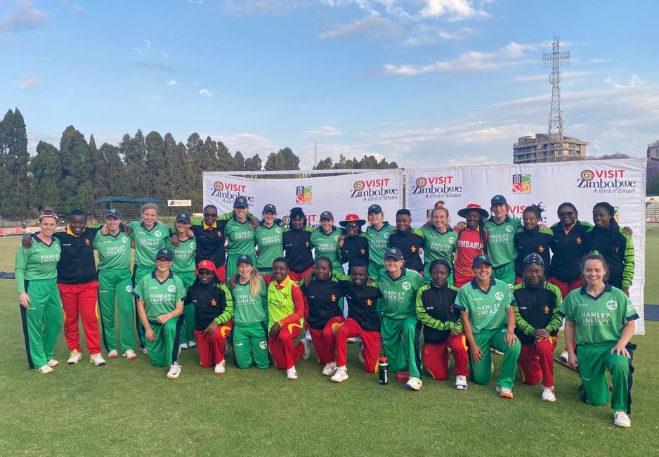 Amy Hunter with her Irish team after the Zimbabwe series