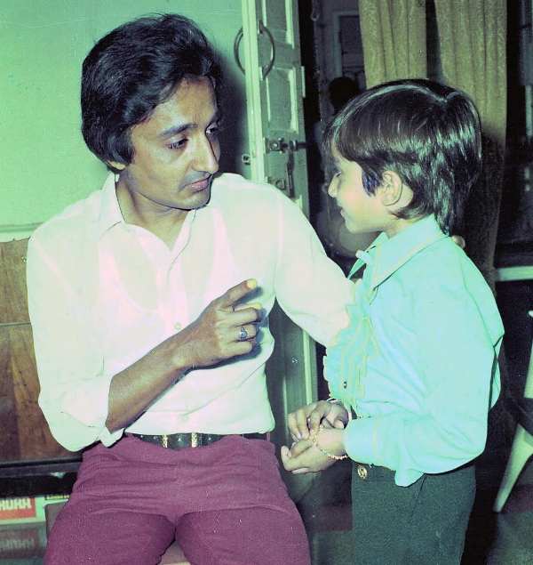 Childhood picture of Vikram Bhatt with his father