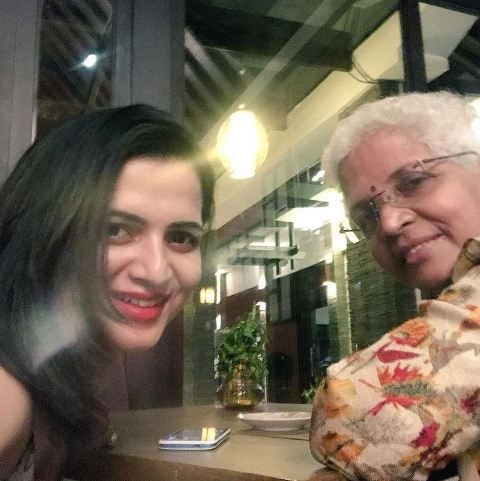 Dhivyadharshini with her mother