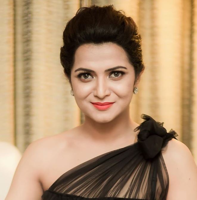 Dhivyadharshini Wiki, Height, Age, Boyfriend, Husband, Family, Biography &  More - WikiBio