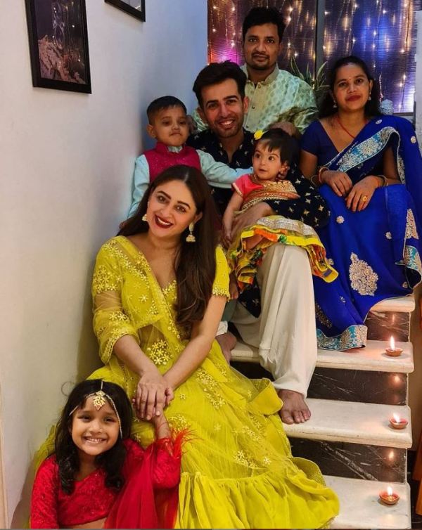 Jay Bhanushali and Mahhi vij with the adopted children and their parents