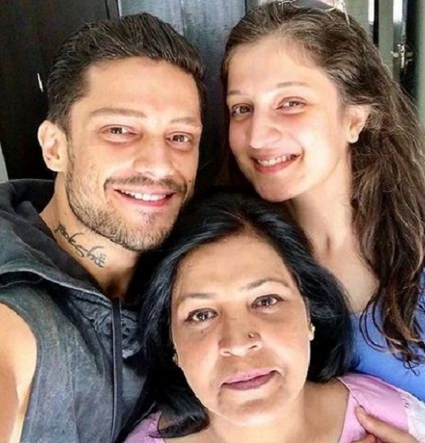 Jaya Bhardwaj with her brother and mother