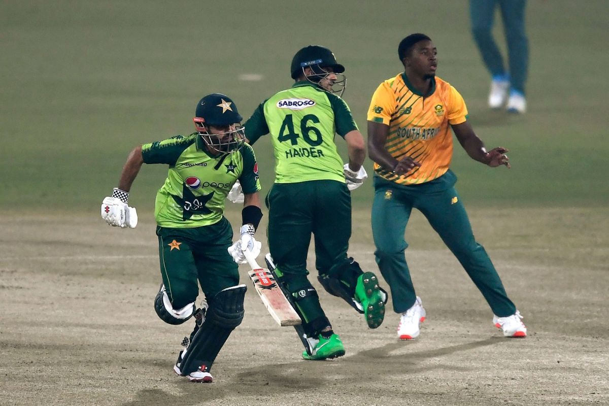 Mohammad Rizwan and Haider Ali running between the wickets