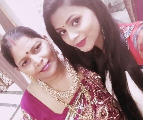 Riddhi Gupta with her mother