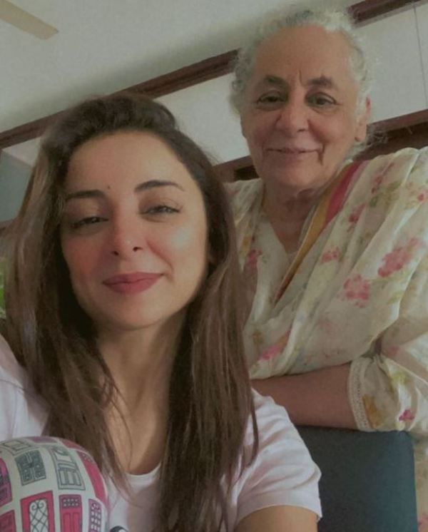Sarwat Gilani with her mother