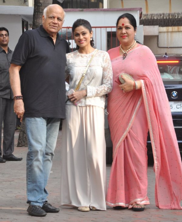Shamita Shetty with her parents