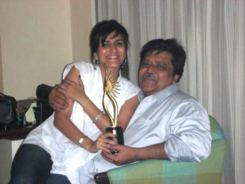 Shwetambari Soni's sister Namrata Soni with their father