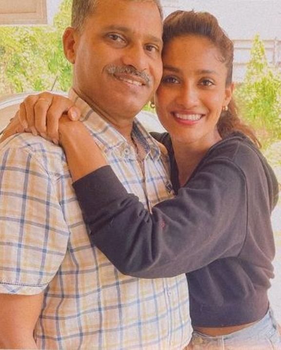 Sushrii with her father