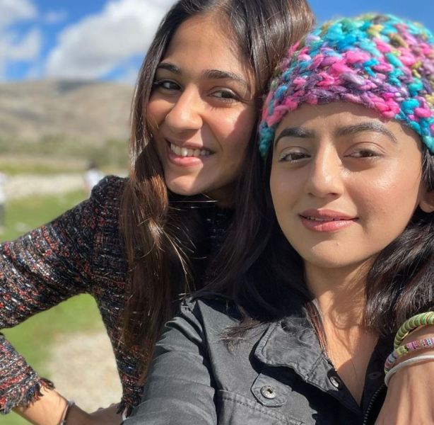 Vidhi Pandya with her friend on Leh trip