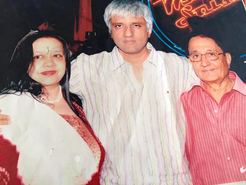 Vikram Bhatt with his parents