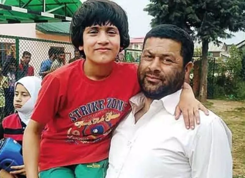 A young Tajamul Islam with her father