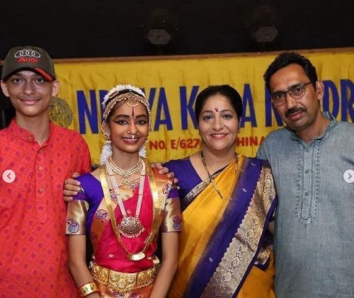 Apeksha Sukheja with her parents and brother