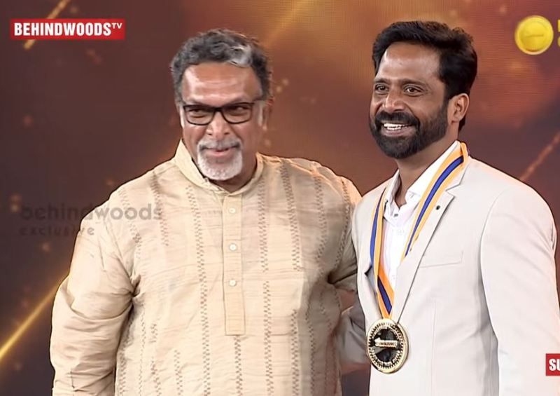 Guru Somasundaram' being presented with the Behindwoods Gold Medal as the Best Actor Male for the movie “Joker” in 2017