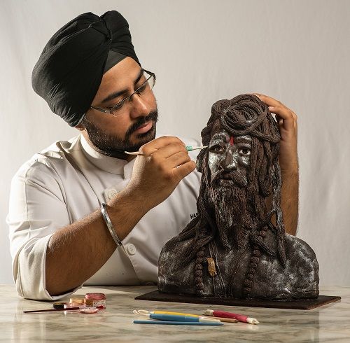 Harneet Jolly with his sculpted cake