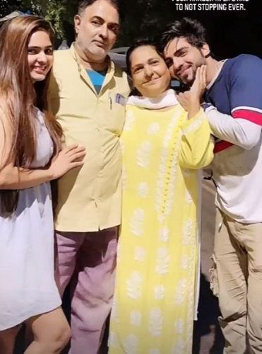 Jubin Shah with his parents and sister