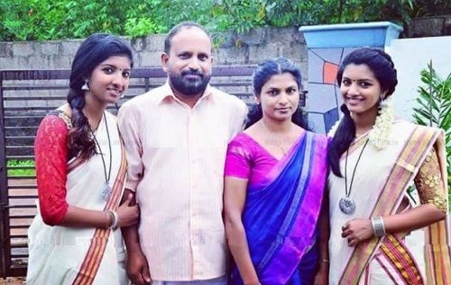 Lijomol Jose with her parents and sister