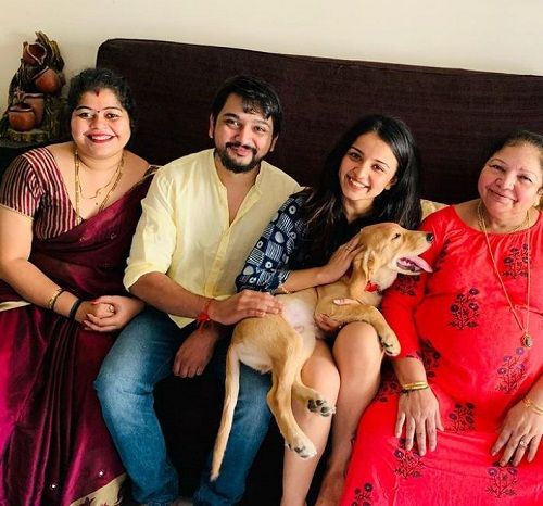 Mahima Makwana with her mother, brother, and sister-in-law (from right)