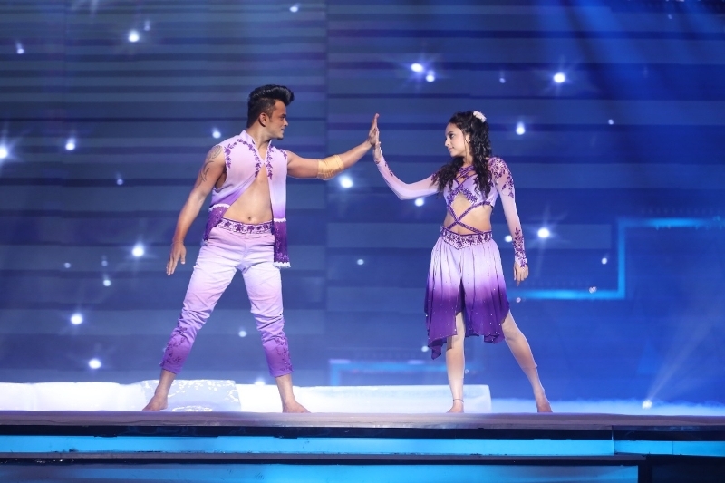 Sanket while performing dance on the ice slabs on India's best Dancer reality show in 2021