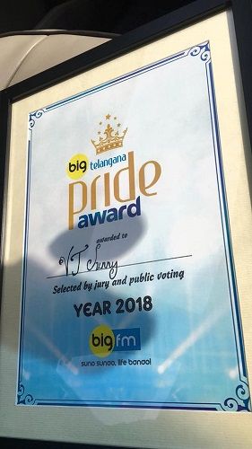 VJ Sunny 's award by Big FM