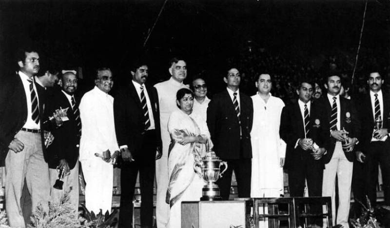 1983 World Cup winning Indian team meeting Rajiv Gandhi and Lata Mangeshkar
