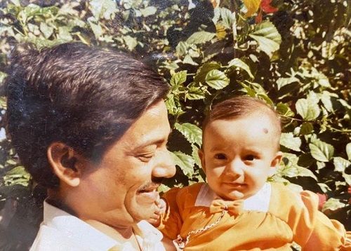 A childhood picture of Pankhuri Shrivastava with her father