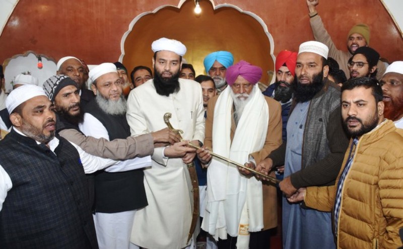 Balbir Singh Rajewal being honoured by the Muslim community at Jama Masjid in Ludhiana in 2021