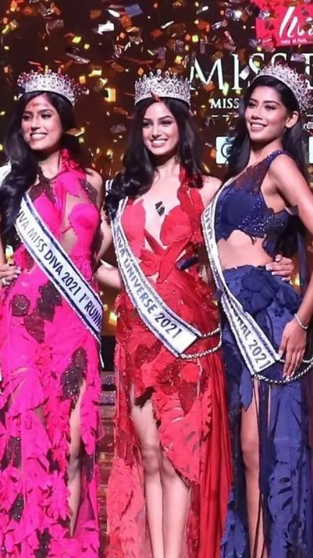Harnaaz Sandhu (Centre) crowned as Liva Miss Diva Universe 2021