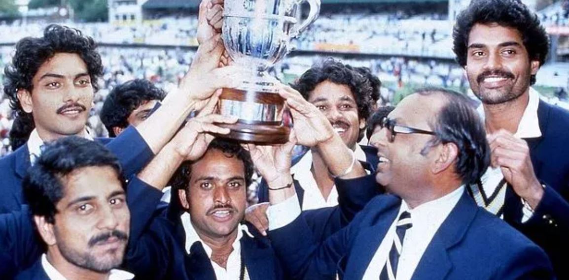 Man Singh lifting the 1983 World Cup alongwith Indian team