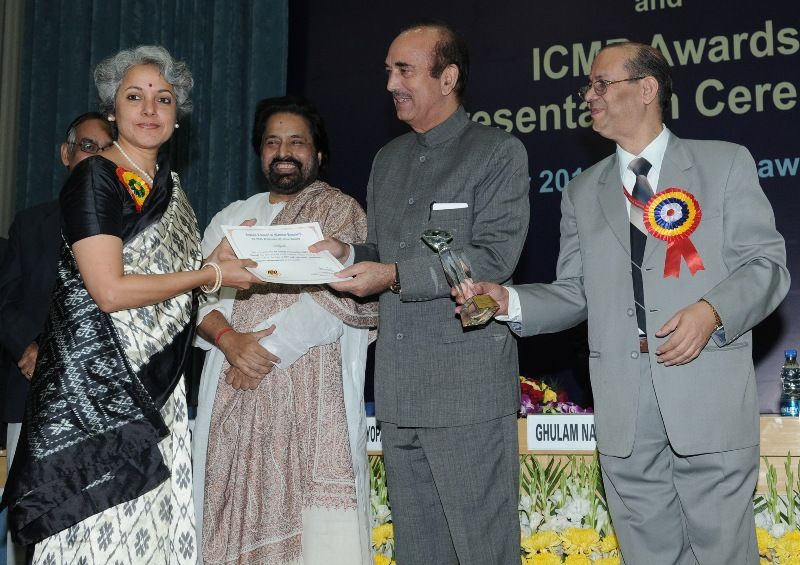 Soumya Swaminathan recieving Kshanika Oration Award