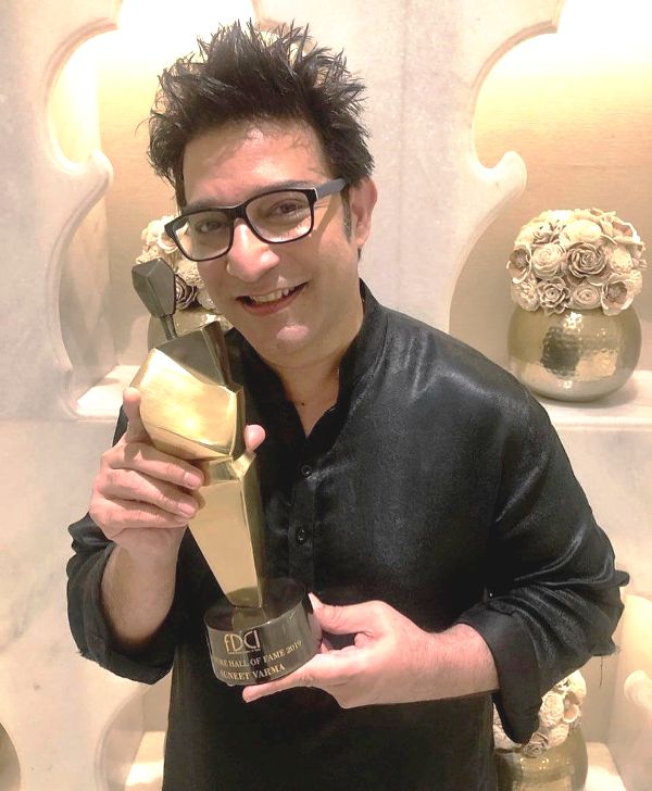 Suneet Varma with his FDCI award