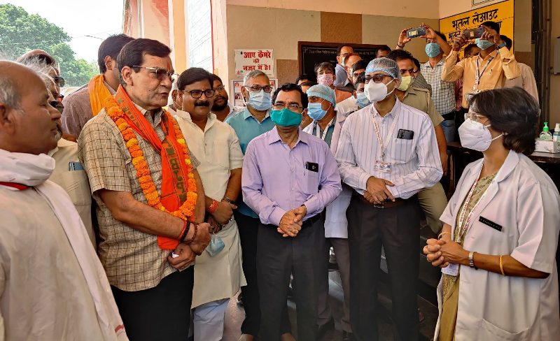 A picture of A. K. Sharma visiting the district hospitals of Mau