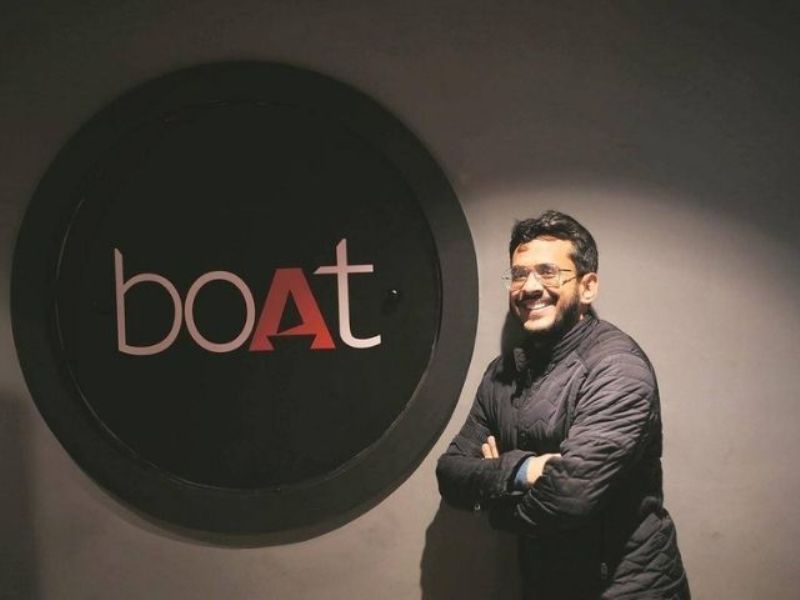 Aman in his boAt office