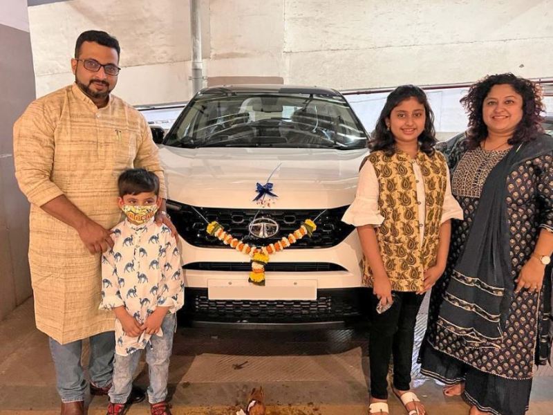 Amol Kolhe with his family and car