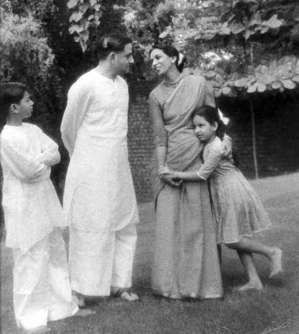 An old picture of Vikram Sarabhai with his wife, Mrinalini Sarabhai, and children, Kartikeya and Mallika
