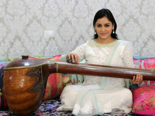 Aparna Yadav playing Veena