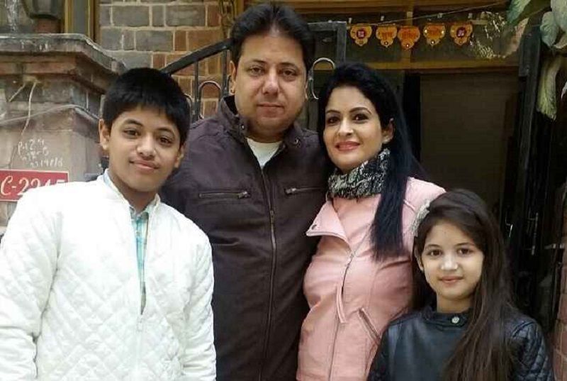 Harshaali Malhotra with her family 