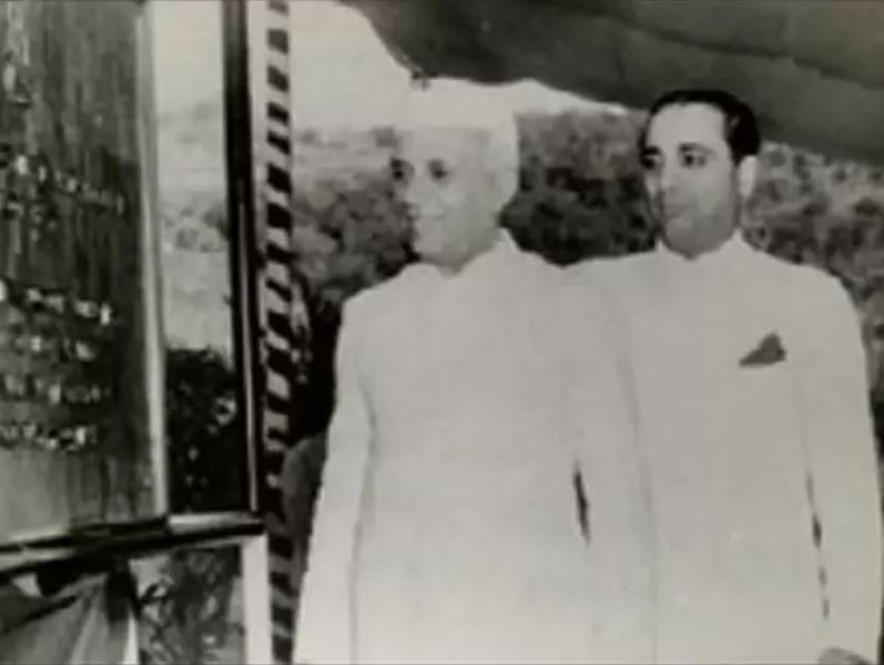 Homi J Bhabha with Jawaharlal Nehru at the inauguration of a reactor at Atomic Energy Center in Mumbai in 1957