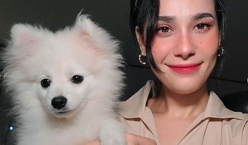 Kim Mi-soo with her pet dog