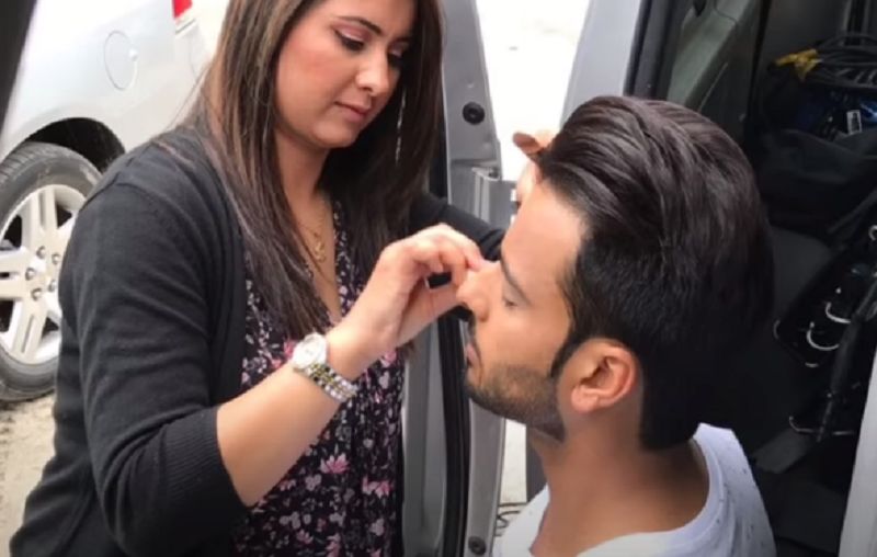 Meetii applying makeup on Mankirat Aulakh