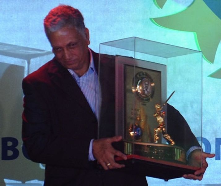 Mohinder Amarnath with the CK Nayudu Lifetime Achievement award on 9 December 2009