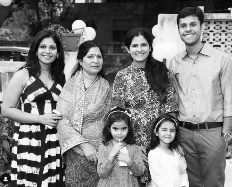 Priya Dagar (second from right) with her mother, sister, brother, and daughters