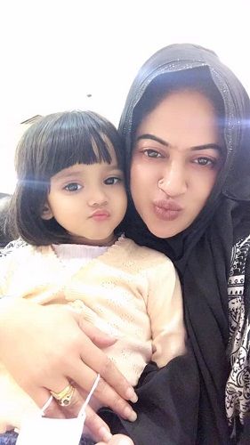 Raima Islam Shimu and her daughter