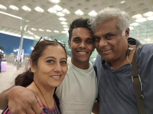 Rajoshi Vidyarthi with her husband and son