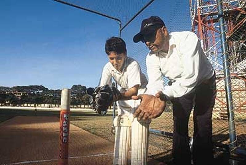 Sadiq Kirmani learning wicketkeeping skills from his father