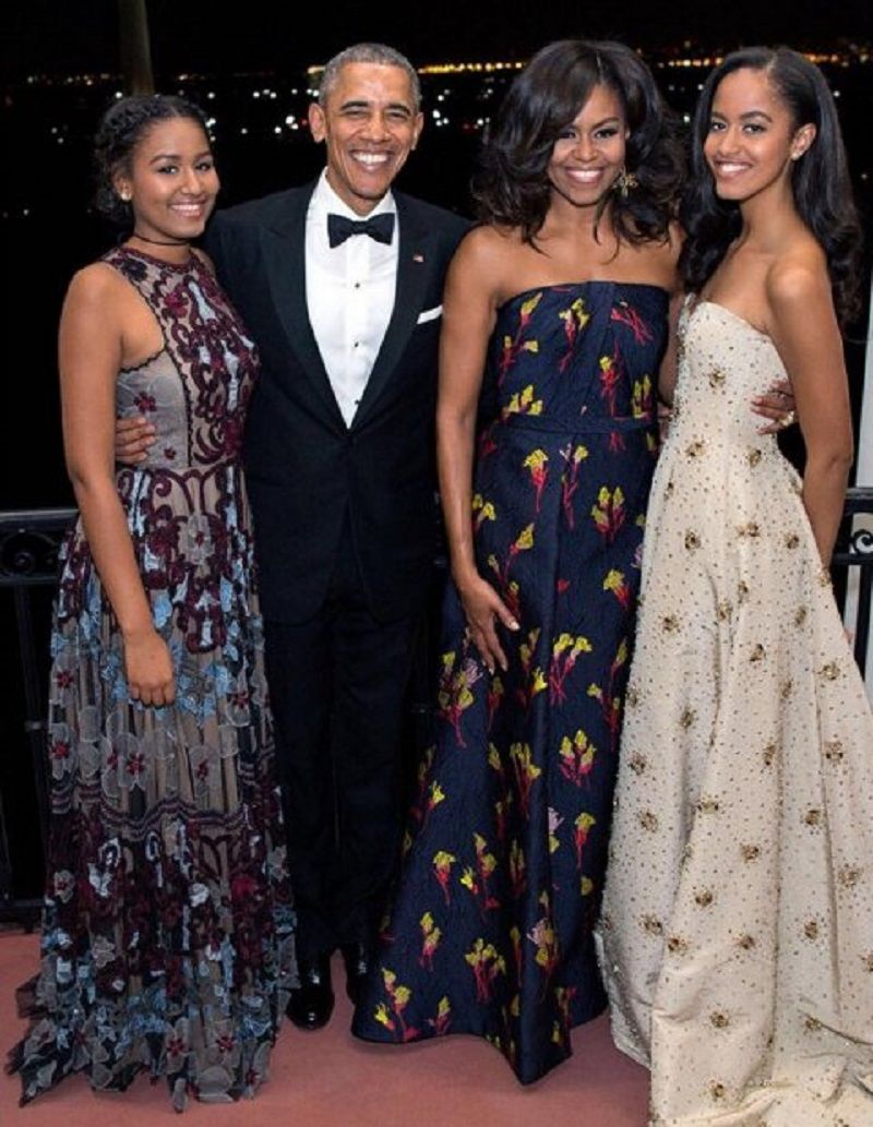 Sasha and Malia Obama wore Naeem Khan Designs at White House 2016 Christmas Card