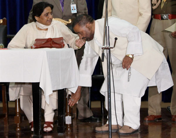 Swami Prasad Maurya while touching the feet of BSP Chief Mayawati