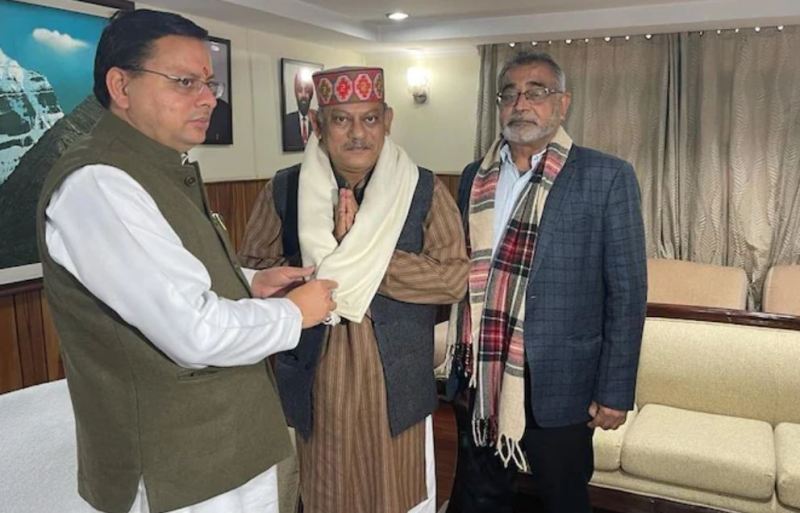 Vijay Rawat (middle) on meeting the Uttarakhand Chief Minister